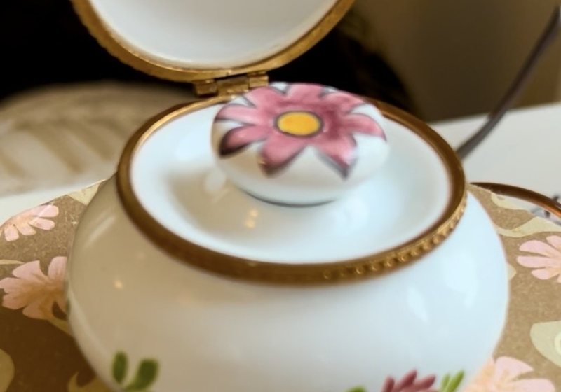 A delicate French keepsake with flowers